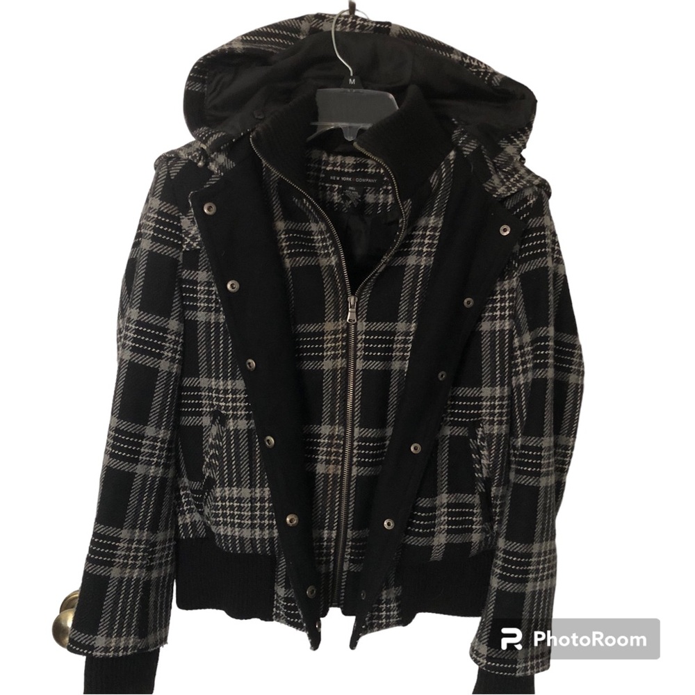 New York & Co. warm Black/white/gray plaid medium-heavy weight winter jacket.